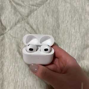 Apple White Earbud Headphones